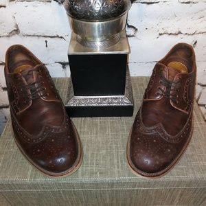 Men's Classic Wing Tip Shoes.